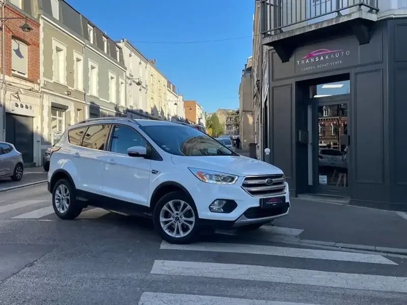 Blanc Utilisé 2017 Ford Kuga Titanium SUV | 16 490 € - Image 1/4