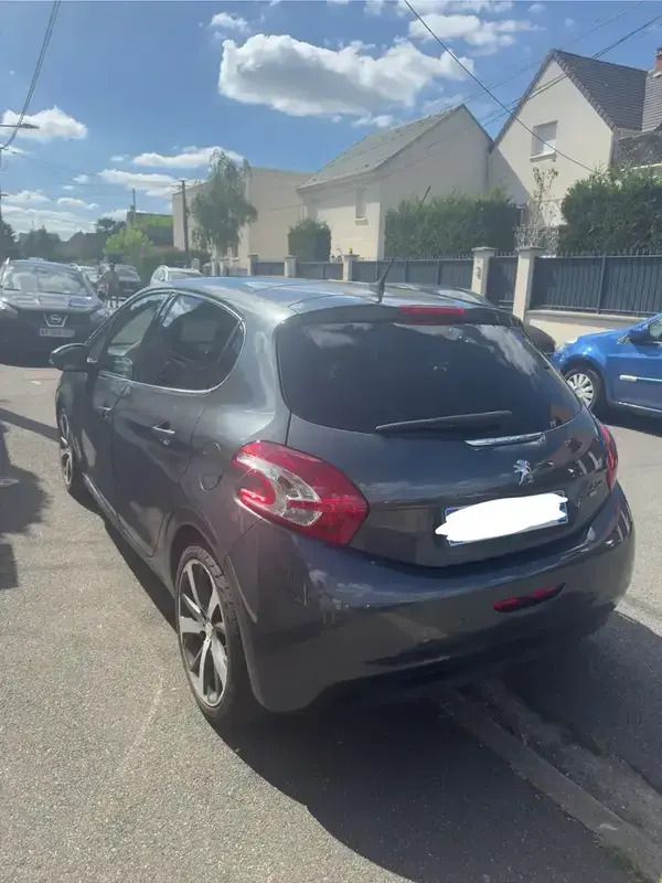 Gris Utilisé 2012 Peugeot 208 Citadine | 8 000 € (Prix juste) - Image 1/4