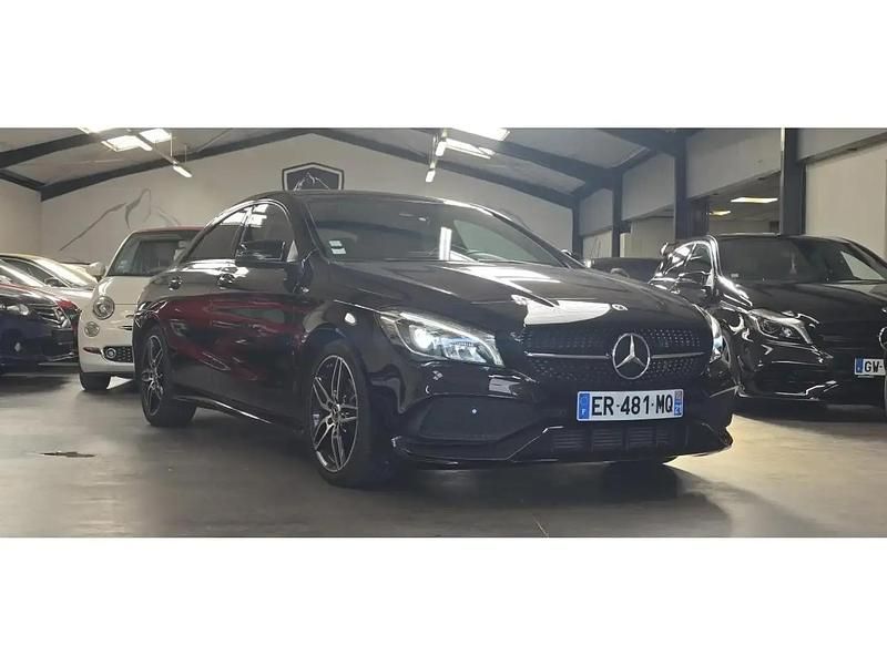 Noir Utilisé 2017 Mercedes 180 AMG line Berline | 18 990 € (Prix cher) - Image 1/2