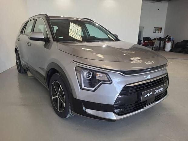 Gris Utilisé 2024 Kia Niro Active SUV | 27 490 € (Prix juste) - Image 1/4