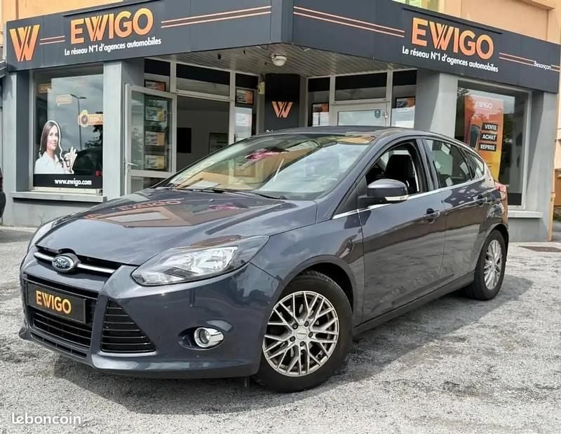 Gris Utilisé 2014 Ford Focus Titanium Berline | 8 990 € (Prix juste) - Image 1/4