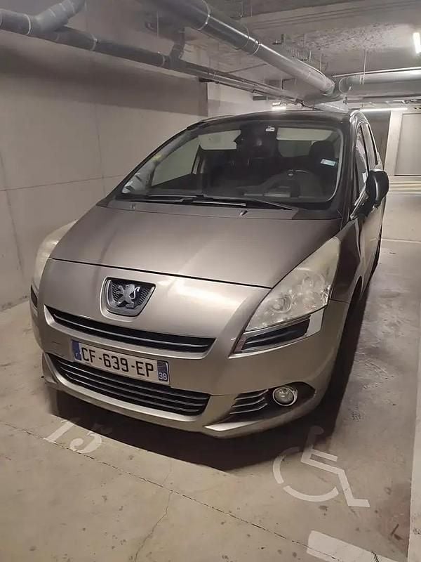 Utilisé 2012 Peugeot 5008 Allure Monospace | 4 500 € (Prix juste) - Image 1/4