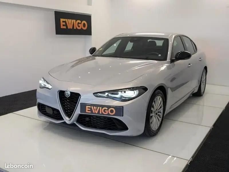 Gris Utilisé 2023 Alfa Romeo Giulia Super Berline | 21 990 € (Bon prix) - Image 1/2