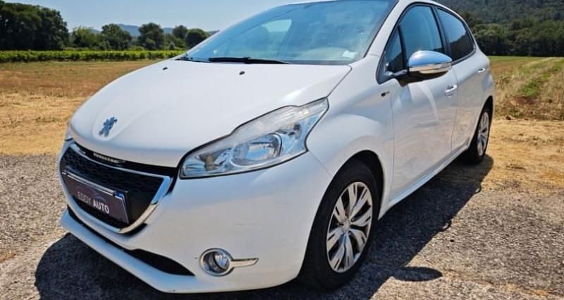Blanc Utilisé 2015 Peugeot 208 Citadine | 4 690 € (Prix juste) - Image 1/4