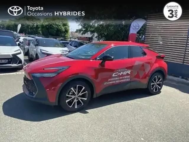 Rouge intense métallisé Utilisé 2025 Toyota C-HR Design SUV | 35 190 € - Image 1/4