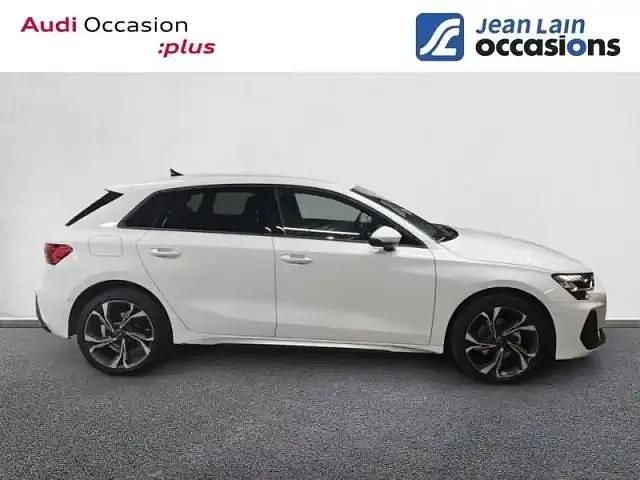 Occasion Audi A3 S-Line 116 ch (85 kW) 2025 Blanc glacier métallisé Berline