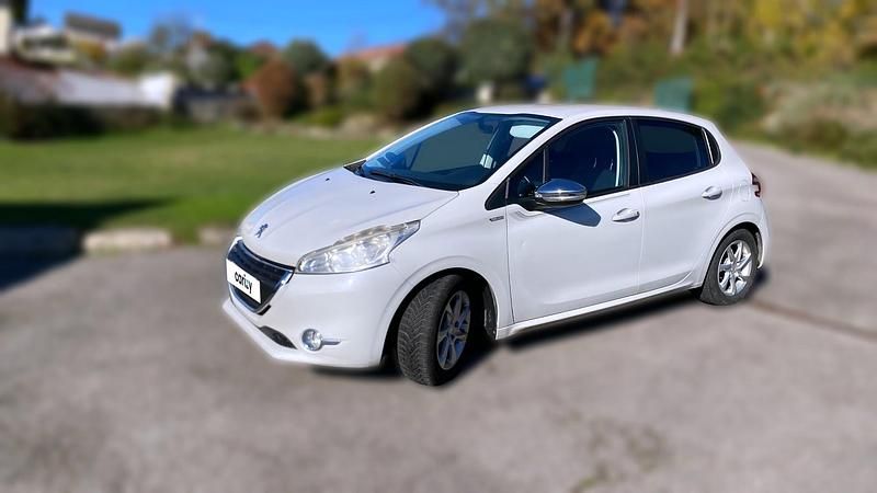 Blanc Utilisé 2016 Peugeot 208 Envy Citadine | 6 742 € (Bon prix) - Image 1/4