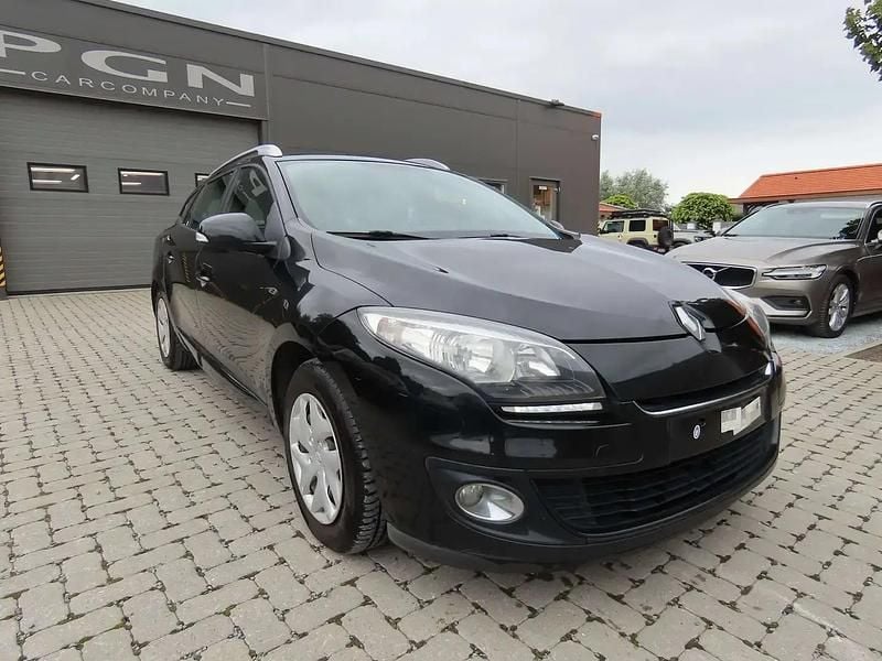Blanc Utilisé 2013 Renault Mégane GrandTour Break | 2 950 € - Image 1/4