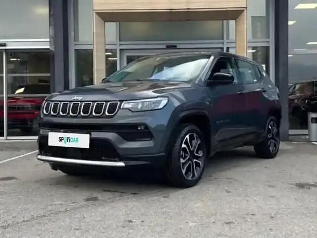 Graphite gray métallisé Utilisé 2024 Jeep Compass Altitude SUV | 40 990 € - Image 1/4