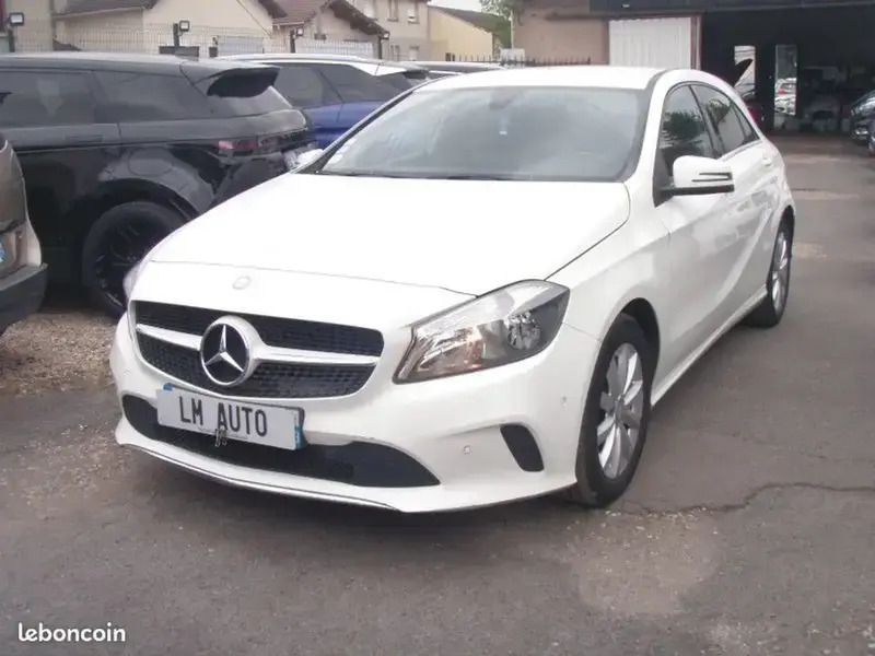 Blanc Utilisé 2015 Mercedes A180 Berline | 12 990 € (Prix juste) - Image 1/4