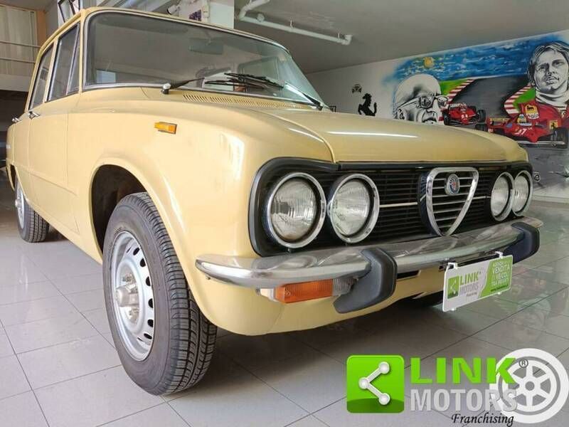 Beige Utilisé 1975 Alfa Romeo Giulia Super Berline | 16 500 € - Image 1/4