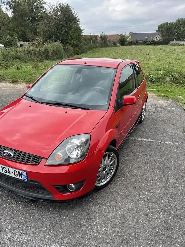 Utilisé 2006 Ford Fiesta Ambiente Citadine | 3 990 € (Prix juste) - Image 1/4