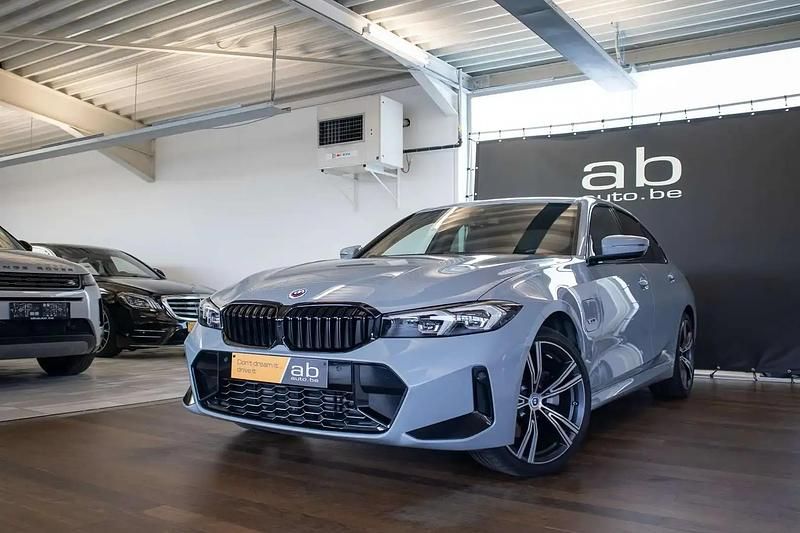 Gris Utilisé 2023 BMW 330 M Sport Berline | 42 990 € (Prix juste) - Image 1/4
