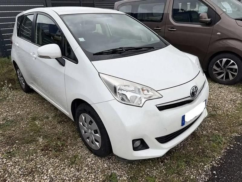 Blanc Occasion 2012 Toyota Verso-S Monospace | 8 490 € - Image 1/4