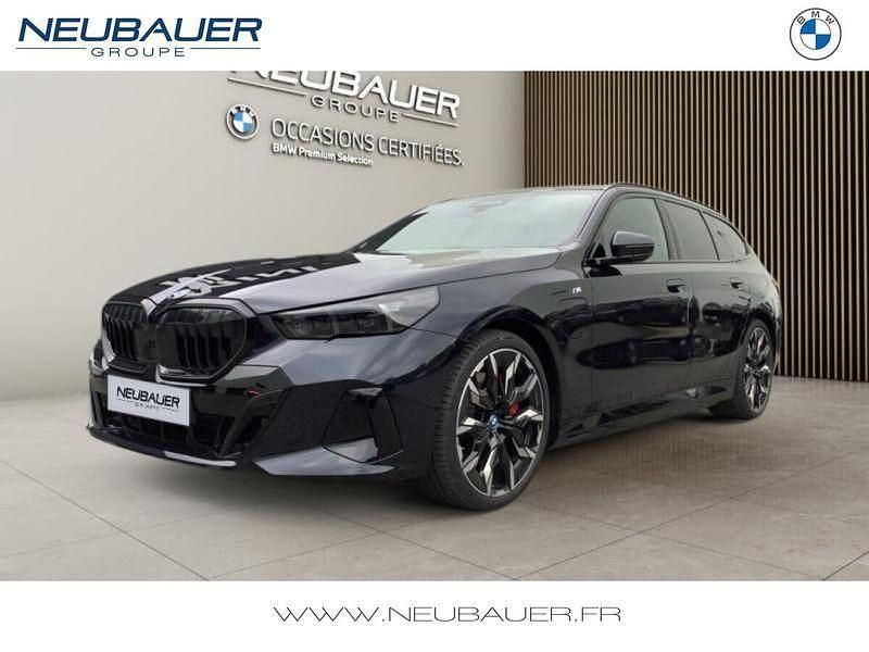M carbonschwarz métallisé Utilisé 2025 BMW 550e M Sport Break | 97 490 € - Image 1/4