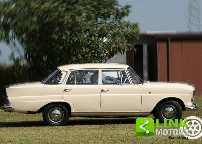 Occasion Mercedes 200 55 ch (40 kW) 1967 Blanc Berline