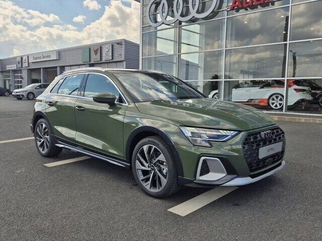 Vert district métallisé Nouvelle 2025 Audi A3 e-tron Design Citadine | 51 490 € (Prix juste) - Image 1/4