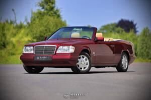 Rouge Utilisé 1996 Mercedes E220 Cabriolet | 32 950 € - Image 1/4
