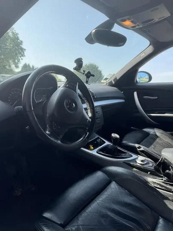 Image 2/4
