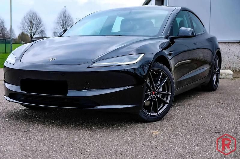 Noir Occasion 2024 Tesla Model 3 Berline | 36 450 € (Prix juste) - Image 1/4