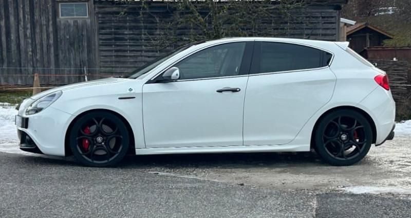 Occasion Alfa Romeo Giulietta Quadrifoglio Verde 241 ch (177 kW) 2015 Blanc Berline