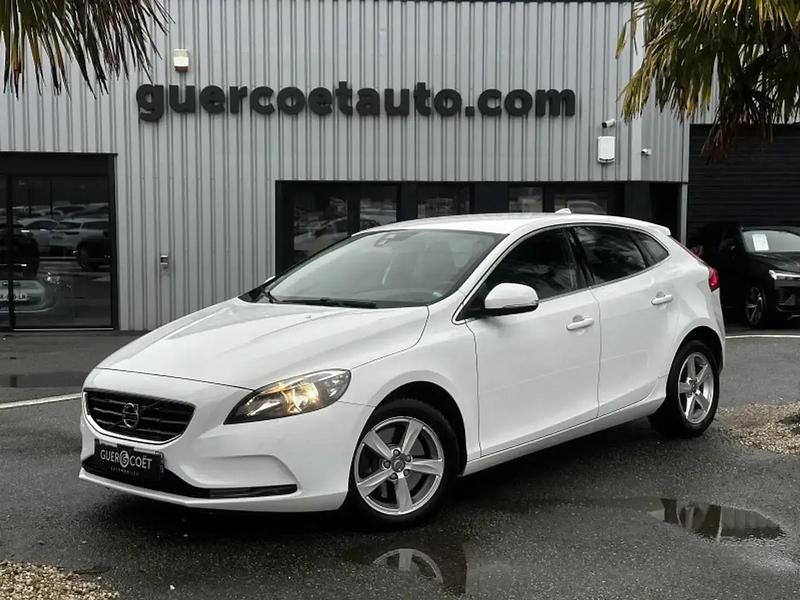 Blanc Occasion 2015 Volvo V40 Kinetic Berline | 11 990 € (Bon prix) - Image 1/4