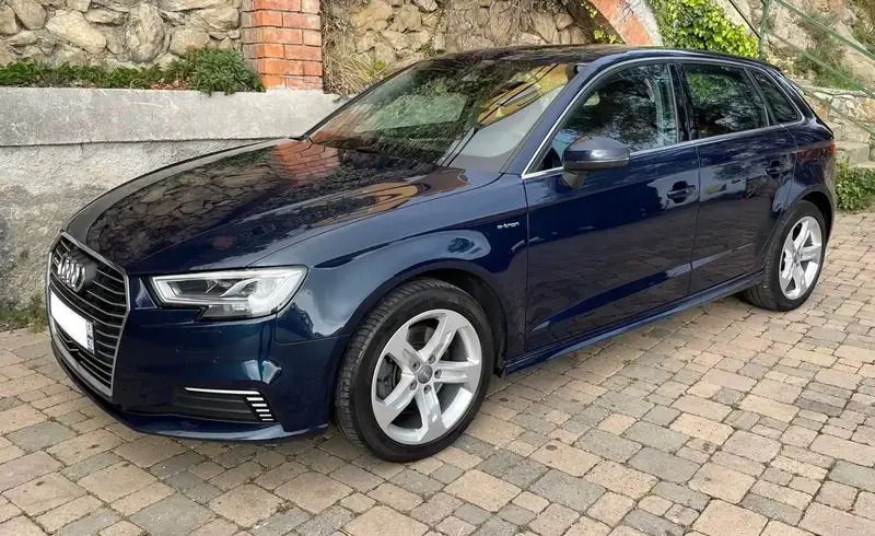 Bleu Utilisé 2017 Audi A3 Sportback Design Berline | 19 990 € (Prix cher) - Image 1/4