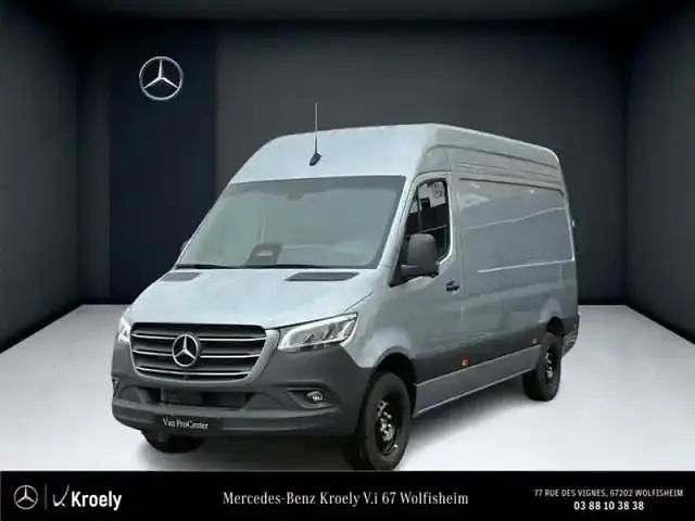 Gris clair Nouvelle 2025 Mercedes Sprinter Van | 65 400 € - Image 1/4