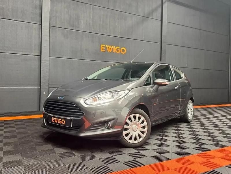Gris Occasion 2015 Ford Fiesta Berline | 6 990 € (Super prix) - Image 1/4