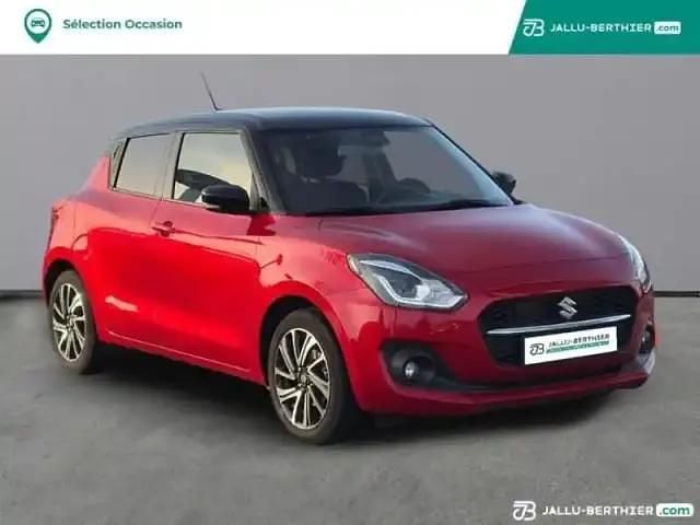 Burning red pearl métallisé Occasion 2024 Suzuki Swift Berline | 17 990 € (Prix juste) - Image 1/4
