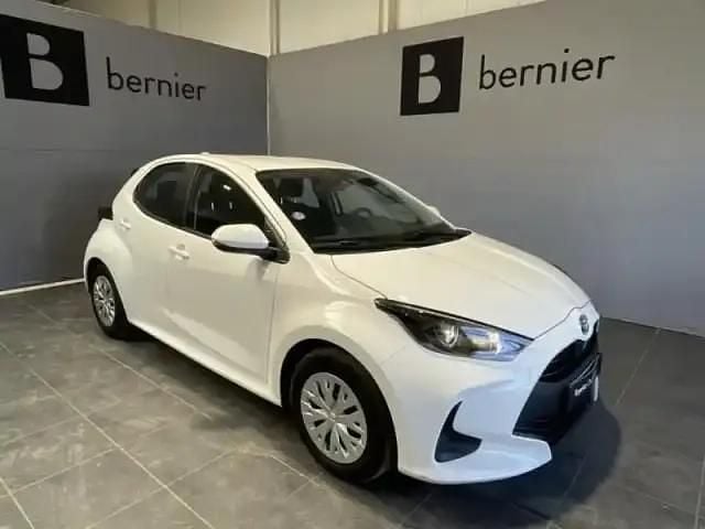 Blanc Occasion 2022 Toyota Yaris Hybrid Berline | 17 480 € (Bon prix) - Image 1/4