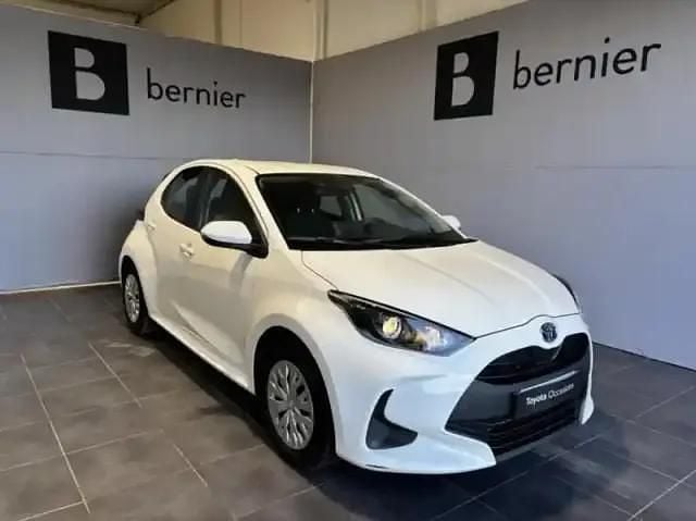 Blanc Utilisé 2022 Toyota Yaris Hybrid Berline | 18 480 € (Prix juste) - Image 1/4