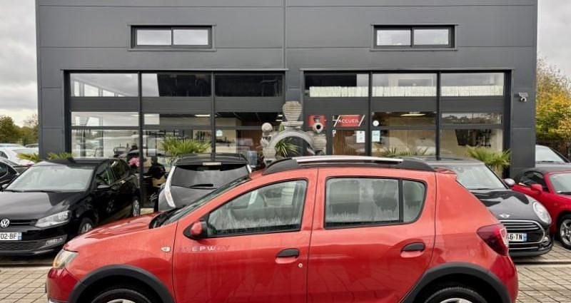 Rouge Utilisé 2014 Dacia Sandero Prestige Citadine | 8 490 € (Prix juste) - Image 1/4