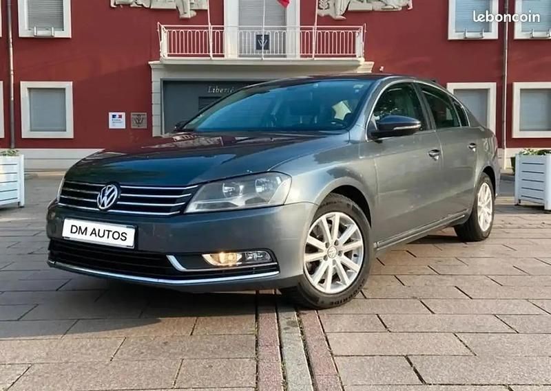 Gris Utilisé 2011 VW Passat Berline | 6 990 € - Image 1/4