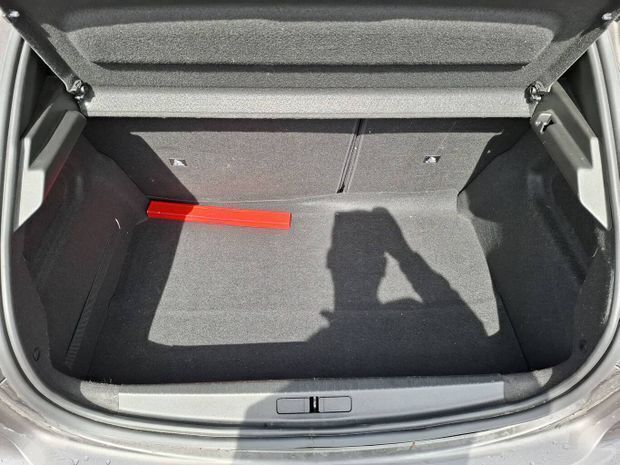 Gris Utilisé 2023 Peugeot 208 Allure Citadine | 17 290 € (Prix juste) - Image 1/4
