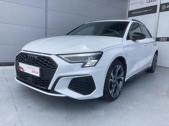 Blanc glacier métallisé Utilisé 2022 Audi A3 Sportback e-tron S-Line Citadine | 32 487 € (Prix cher) - Image 1/4
