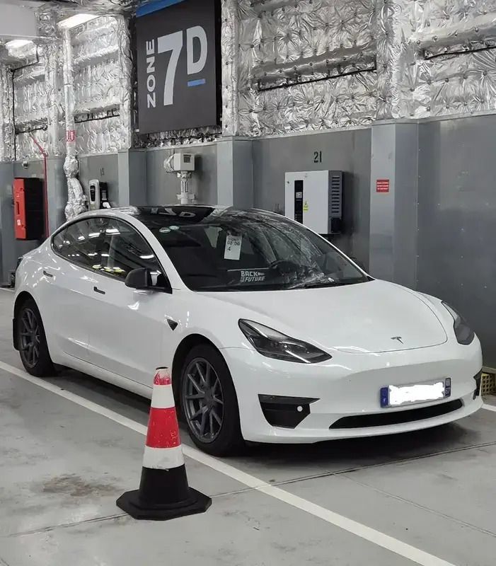 Blanc Utilisé 2022 Tesla Model 3 Long Range Berline | 28 000 € (Prix juste) - Image 1/2