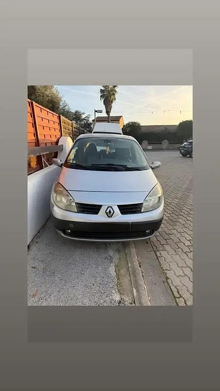 Utilisé 2005 Renault Scénic II Authentique Monospace | 2 000 € - Image 1/4
