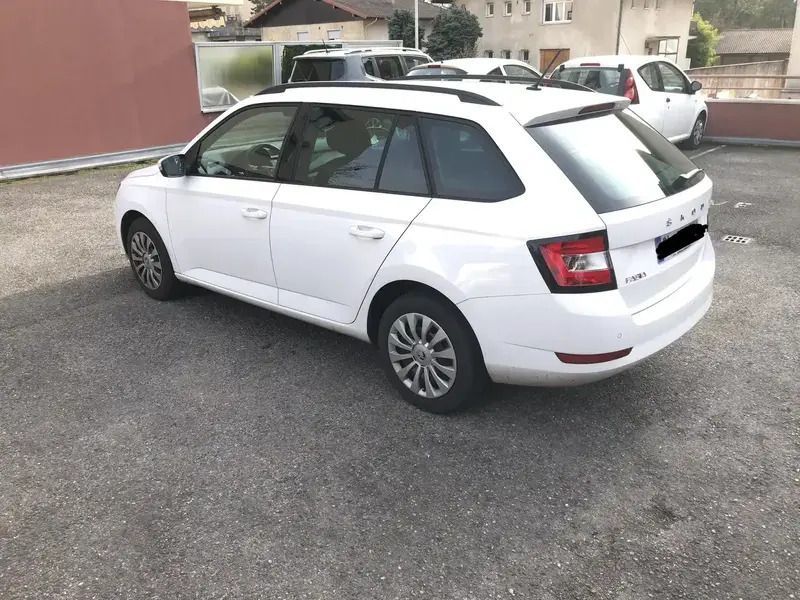 Image 2/4