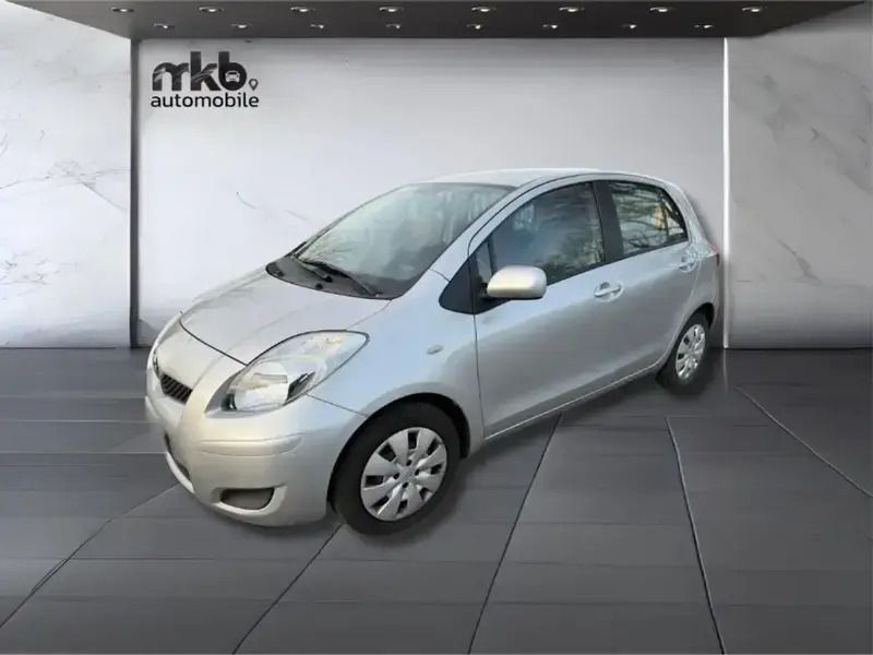 Gris Utilisé 2009 Toyota Yaris Berline | 7 990 € (Prix juste) - Image 1/4