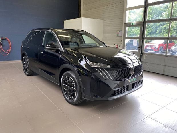 Noir Utilisé 2025 Peugeot 5008 GTi Monospace | 42 690 € - Image 1/4
