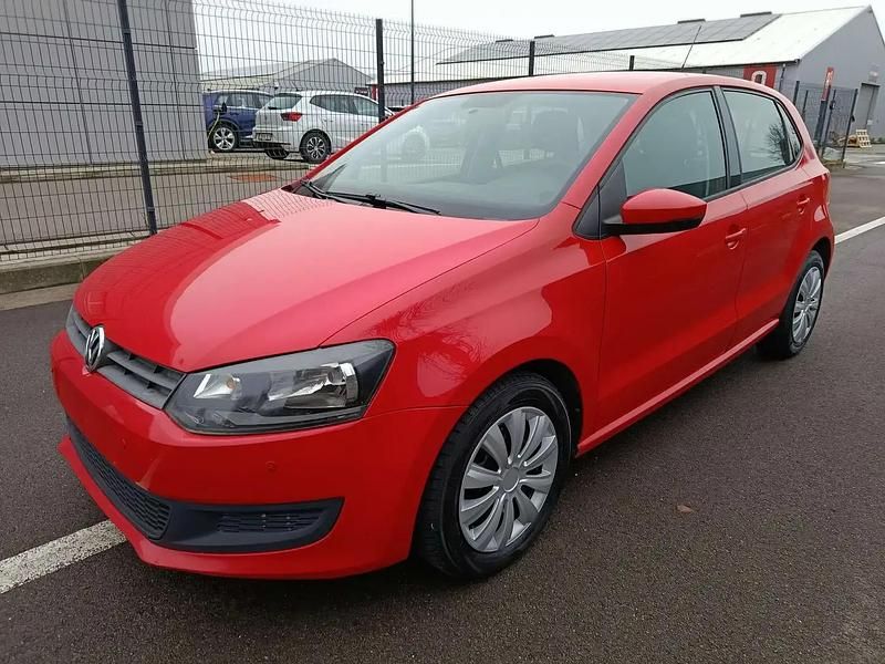 Rouge Occasion 2010 VW Polo Comfortline Berline | 3 900 € (Bon prix) - Image 1/4