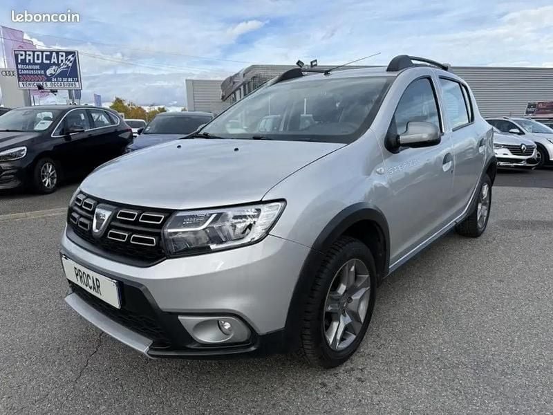 Gris Occasion 2016 Dacia Sandero Prestige Berline | 8 990 € (Prix juste) - Image 1/4