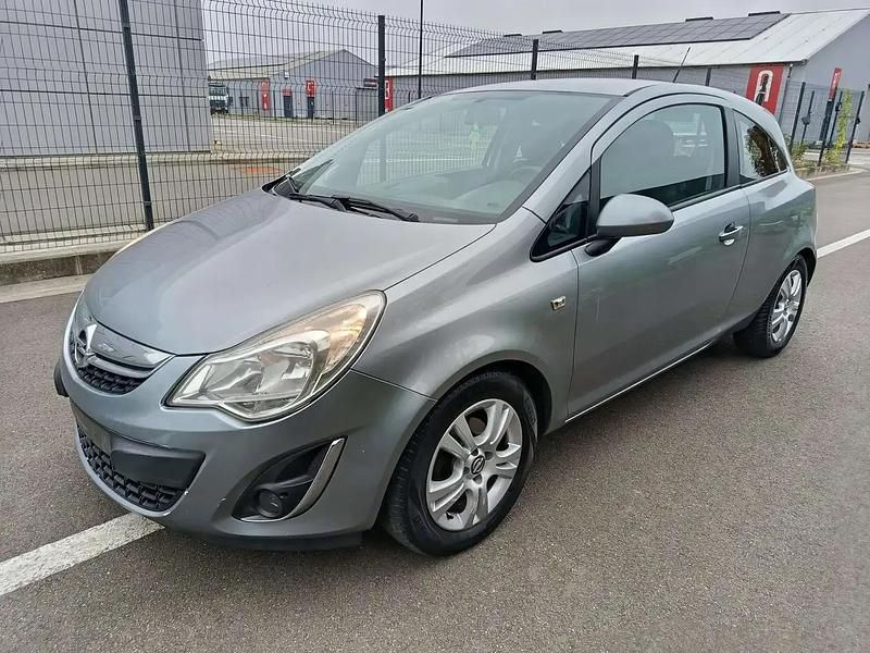 Gris Utilisé 2011 Opel Corsa Cosmo Berline | 3 200 € (Prix juste) - Image 1/4