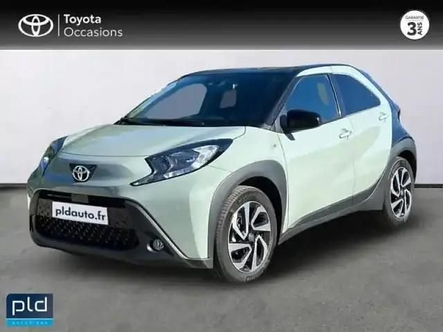 Biton vert aventurine métal/toit noir Occasion 2025 Toyota Aygo X Design SUV | 19 490 € (Prix cher) - Image 1/4