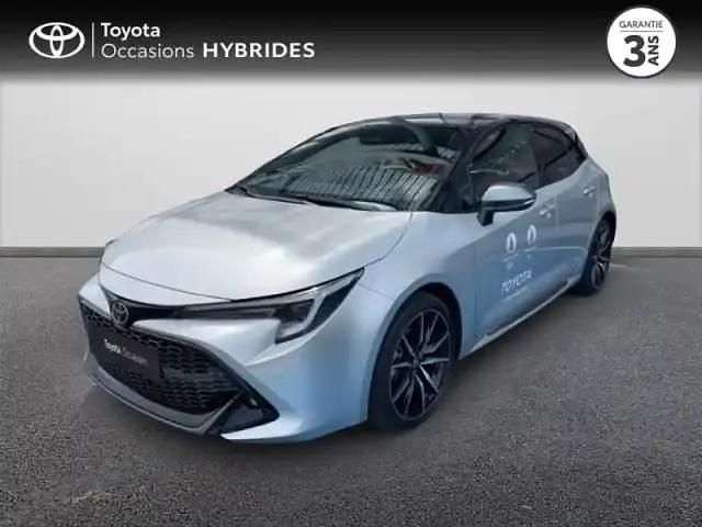 Gris argent métallisé biton Occasion 2024 Toyota Corolla Sport Berline | 31 990 € (Prix cher) - Image 1/4