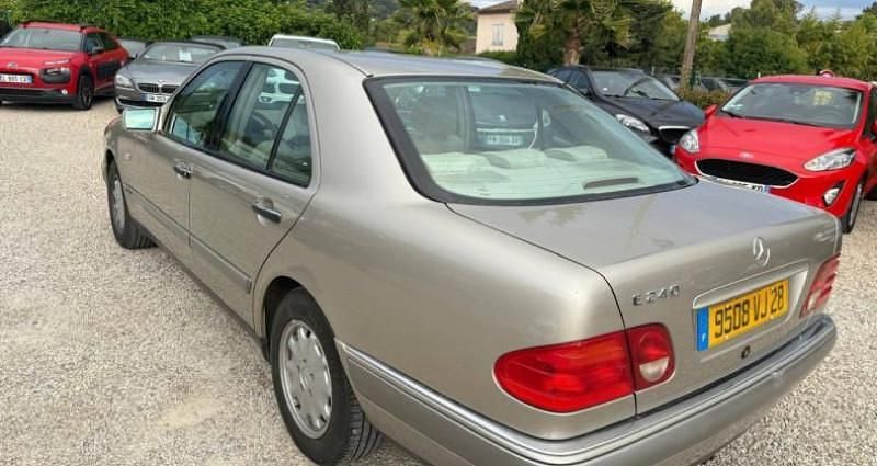 Occasion Mercedes E240 Classic 170 ch (125 kW) 1999 Berline