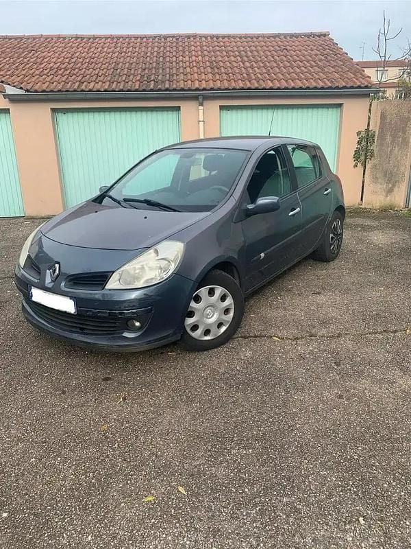 Occasion 2007 Renault Clio II Dynamique Berline | 1 250 € (Super prix) - Image 1/4
