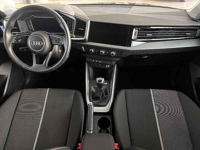 Occasion Audi A1 Design 95 ch (69 kW) 2023 Gris chronos métallisé SUV