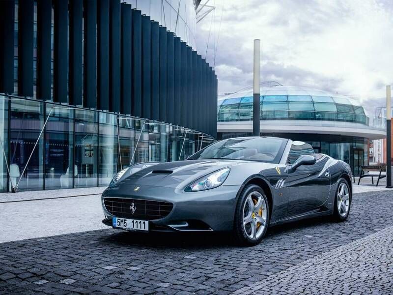 Gris Utilisé 2011 Ferrari California Cabriolet | 155 000 € - Image 1/4